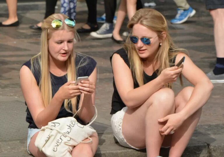 青少年和科技人士:近 90% 的人拥有 iPhone,大多数人使用 Instagram 和 Spotify