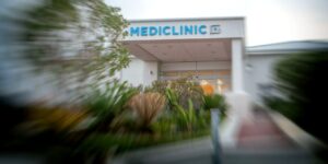 Mediclinic 冻结招聘并裁员 — AI 战略旨在节省 20 亿兰特