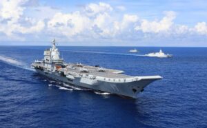中国派遣山东航母打击群前往台湾海岸 24 海里范围内，进行 2025 年最大规模的演习