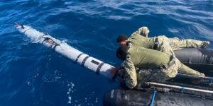 潜艇部队指挥官表示，美国海军正在对水下无人机采取“SpaceX 方法”