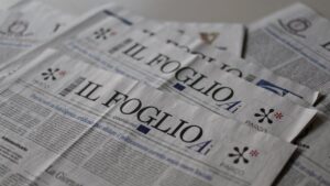 意大利报纸报告称，在完全 AI 生成的版本之后，销售额有所增长