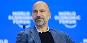 Uber 首席执行官 Dara Khosrowshahi 表示，在他的特斯拉上自动驾驶是“令人愉快的”，并欢迎埃隆·马斯克 （Elon Musk） 在自动驾驶出租车方面的竞争