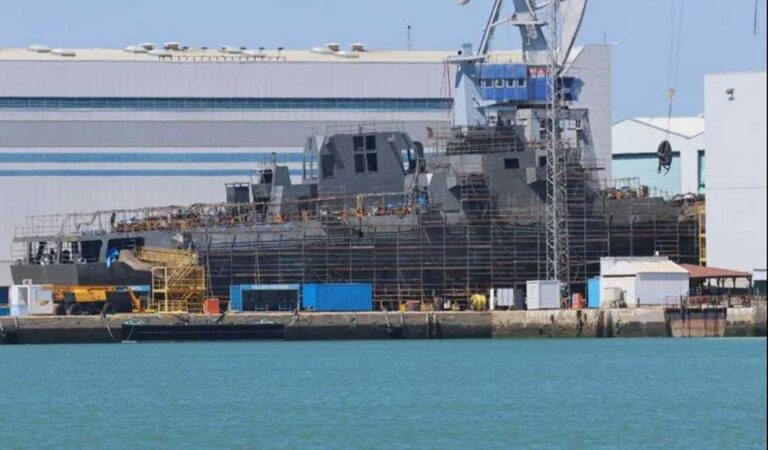 西班牙公司 Navantia 在摩洛哥新型 Avante 1800 近海巡逻艇上稳步前进，尽管早些时候的外交紧张局势