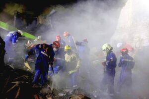 俄罗斯导弹和无人机对基辅的袭击造成 9 人死亡