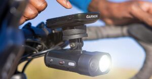 Garmin 的新型骑行大灯包括一个 4K 入射摄像头