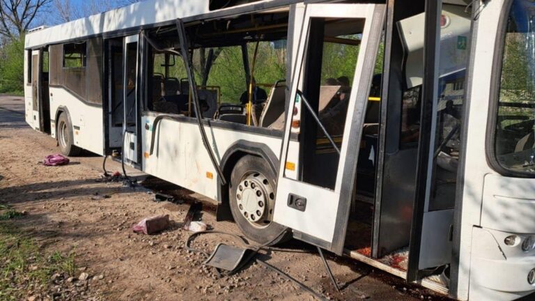 Marhanets 公交车上的无人机袭击造成 54 人受伤，31 人在医院 – 区域管理