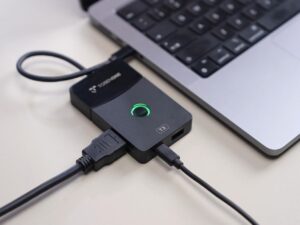 RIP HDMI 电缆 – 这款 6 合 1 无线 HDMI 发射器集线器可让您无线传输视频