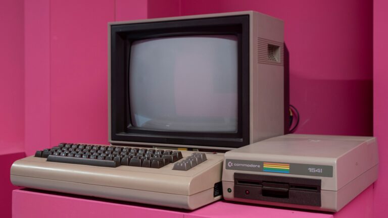 基于 Linux 的 Commodore OS Vision 3.0作系统到来，为复古版本增光添彩