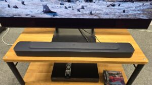 这款令人印象深刻的预算 JBL 杜比全景声 （Dolby Atmos） 条形音箱现在更便宜