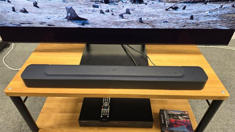 这款令人印象深刻的预算 JBL 杜比全景声 （Dolby Atmos） 条形音箱现在更便宜