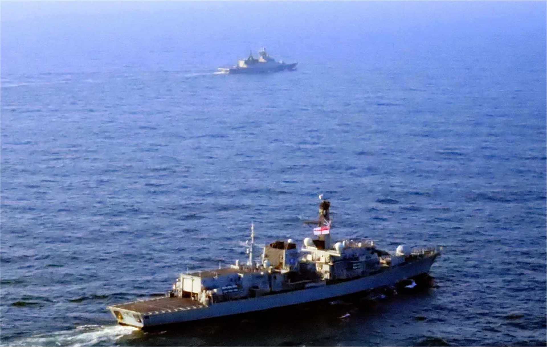 突发新闻：英国海军 23 型护卫舰 HMS St Albans 在英吉利海峡跟踪俄罗斯海军舰艇