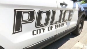 从上方进行警务：Everett 与急救人员一起发射无人机
