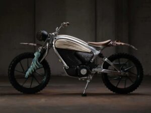 这款用粘土、树脂和石头包裹的 Royal Enfield 摩托车重新定义了功能性艺术
