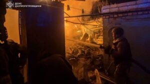 俄罗斯无人机对克里沃罗格的袭击造成人员死亡，五人受伤并引发火灾 - 照片