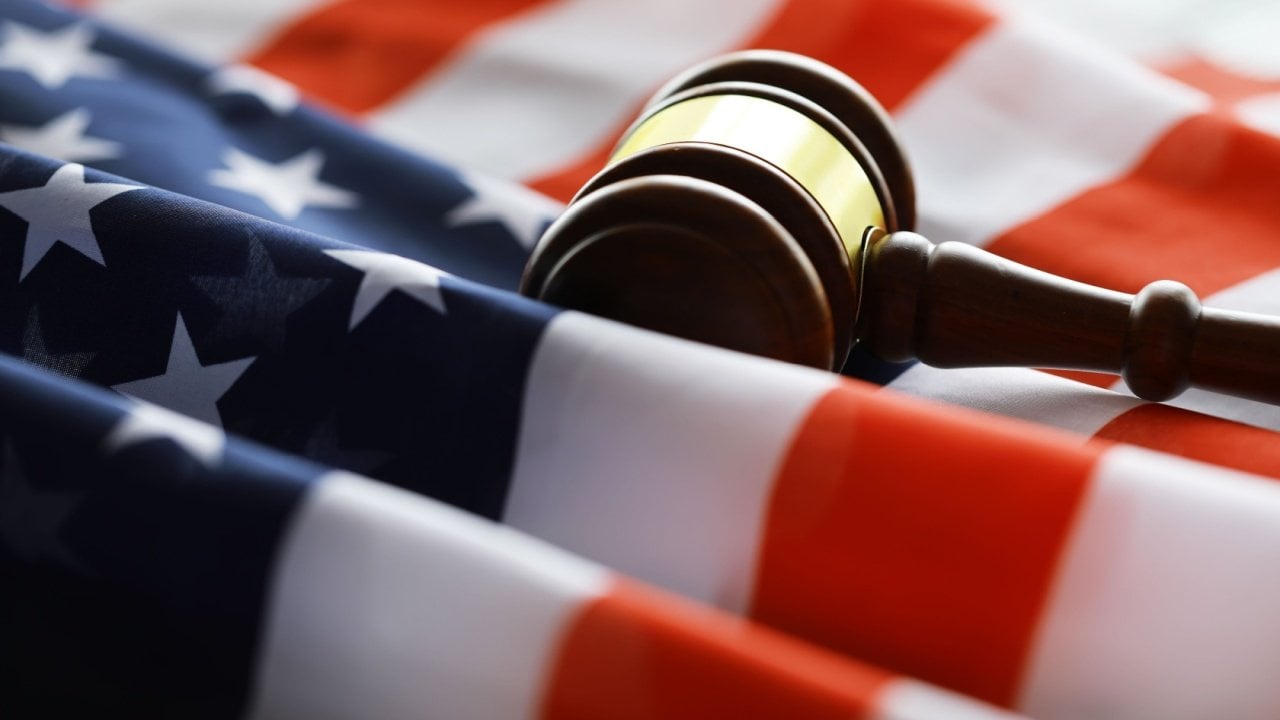 在美国司法部卧底刺痛后，加密公司因 AI 代币清洗交易而被判刑