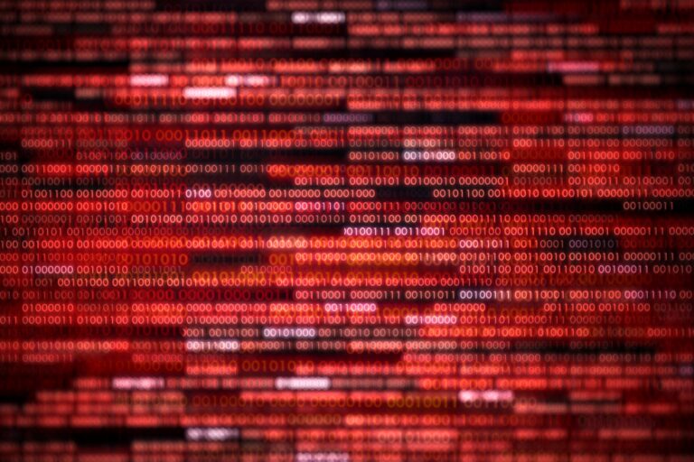 Amazon 和 CrowdStrike 领导者表示，私人威胁情报可以迅速将网络犯罪分子绳之以法