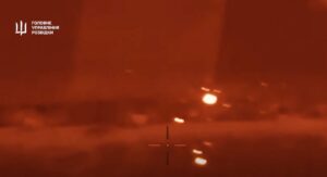 乌克兰 FPV 无人机干掉移动中的俄罗斯战斗摩托车手和其他设备（视频）