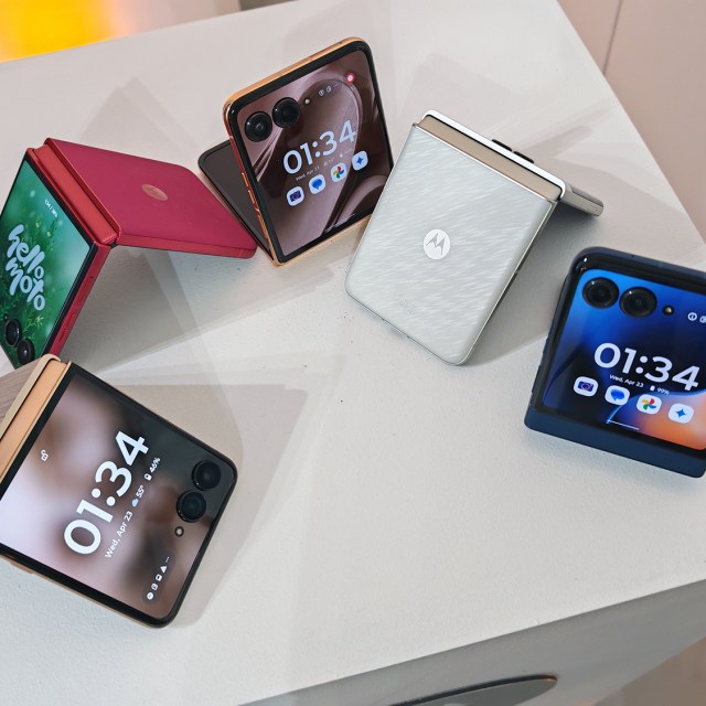 摩托罗拉推出 2025 年 Razr 翻盖手机系列：配备 Moto AI 的 Razr Ultra、Razr Plus （2025） 和 Razr （2025）