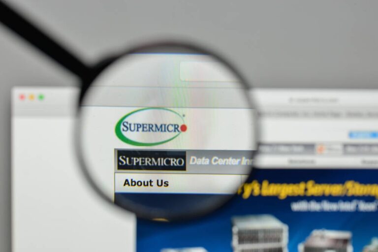 Supermicro 警告称，由于买家暂停采购计划，将大幅损失收入