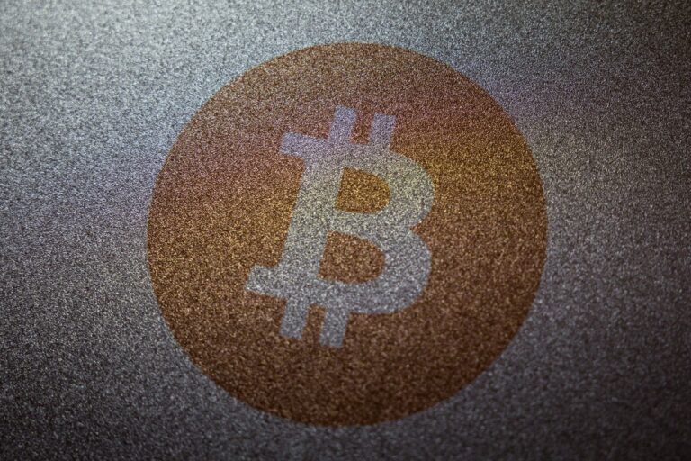 特朗普的关税导致全球股市下跌，比特币暴跌