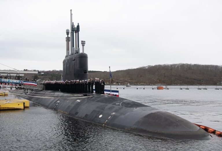 美国海军推出最新的弗吉尼亚级快速攻击潜艇爱荷华号（USS Iowa）