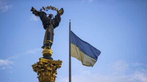 俄罗斯无人机瞄准基辅，乌克兰防空系统交战