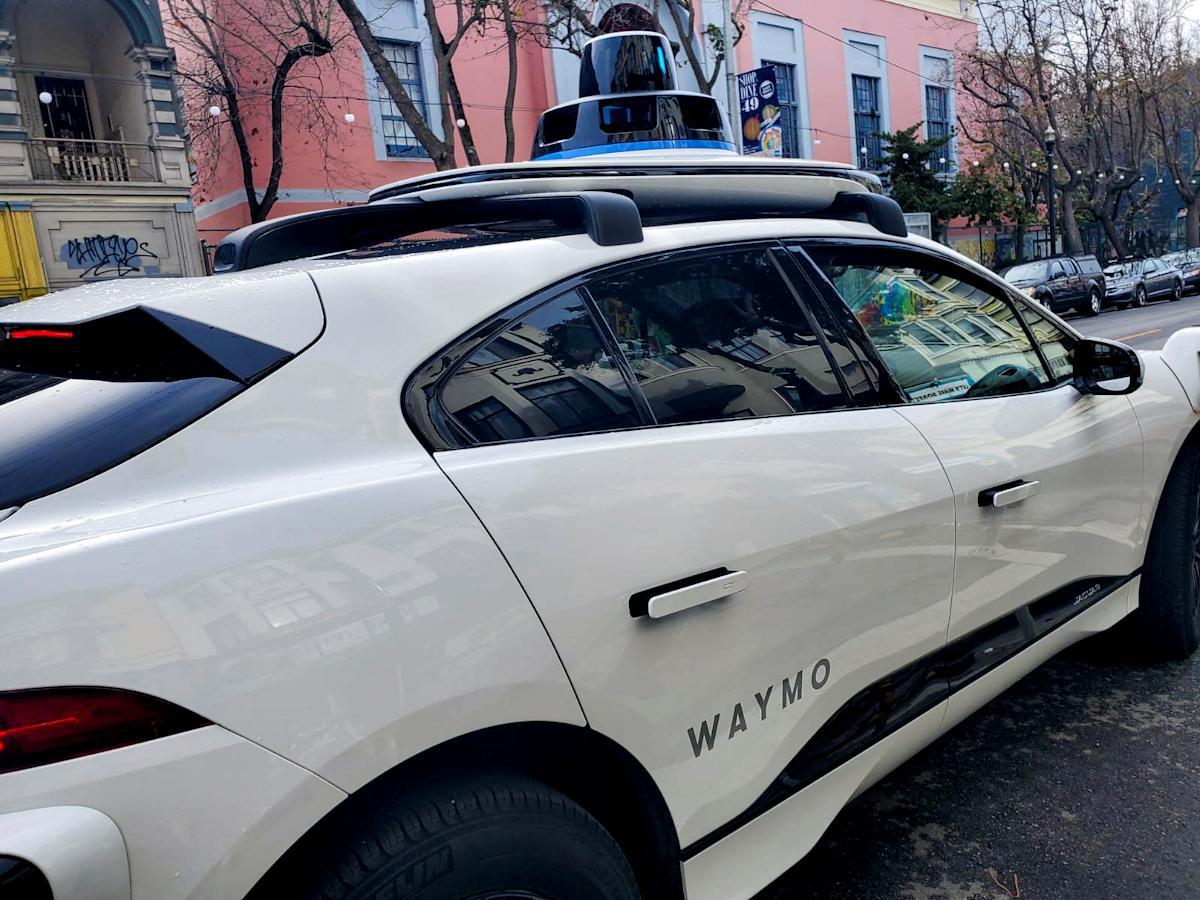 Waymo “没有计划”根据摄像头数据向乘客出售广告
