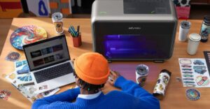 Anker 的新型 UV 打印机可以在各种材料上创建假木和油漆纹理