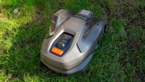 Husqvarna AutoMower 305E Nera 评论