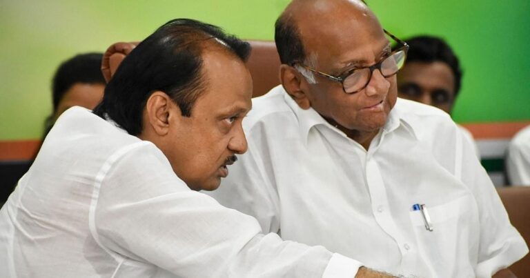 Sharad Pawar 和 Ajit Pawar 在会议上分享舞台，讨论人工智能在农业中的应用