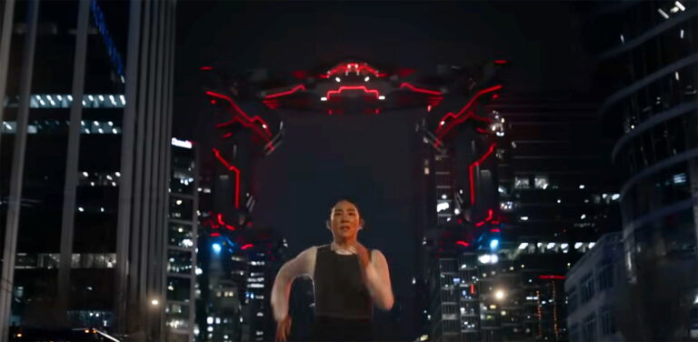 必看《创：战神》科幻续集壮举 Greta Lee 的第一部预告片