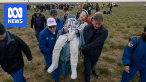 NASA 宇航员重返地球庆祝 70 岁生日