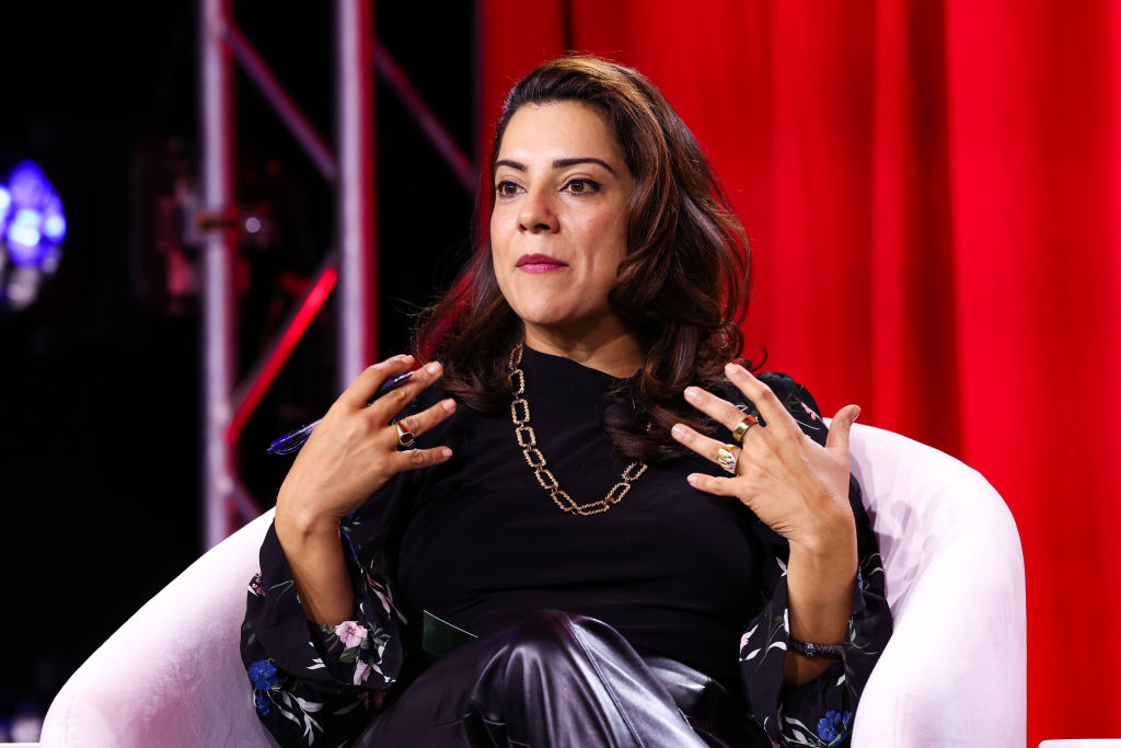 Girls Who Code 创始人 Reshma Saujani 与苏塞克斯公爵夫人 Meghan 分享商务茶水