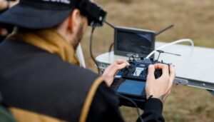 乌克兰生产商测试光纤 FPV 无人机