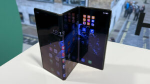 新的三星三折泄漏为我们提供了另一个关于“G Fold”手机可能有多大的提示