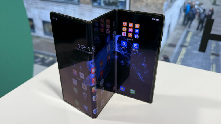 新的三星三折泄漏为我们提供了另一个关于“G Fold”手机可能有多大的提示