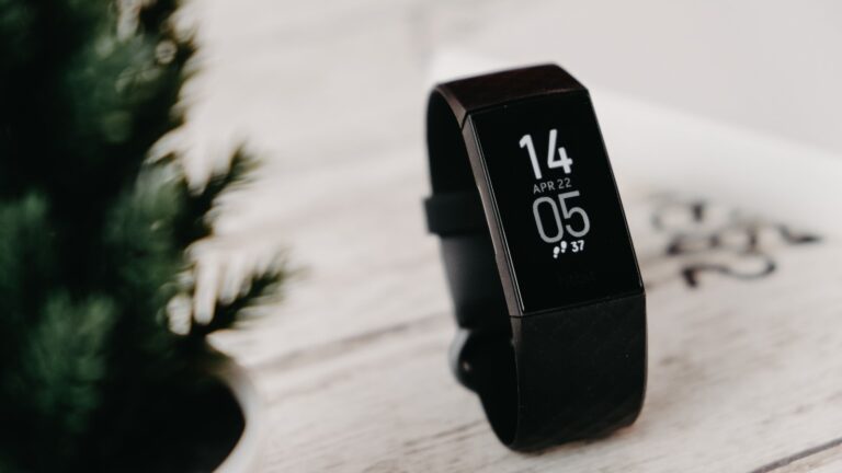 Fitbit 防水吗？潜入之前需要了解的内容