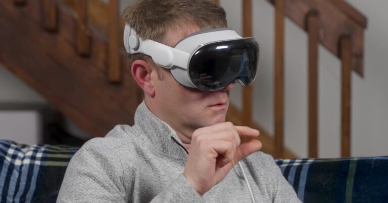Apple 的低成本 Vision Pro 耳机可能会比预期更早上市