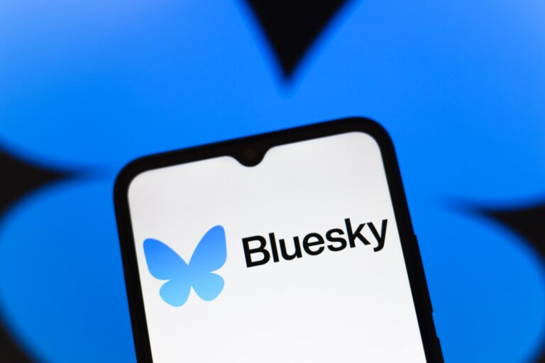 等等，像 Bluesky 这样的去中心化服务是怎么宕机的？