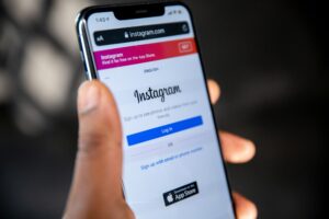 Instagram 正在阻止未成年人访问聊天机器人平台 AI Studio