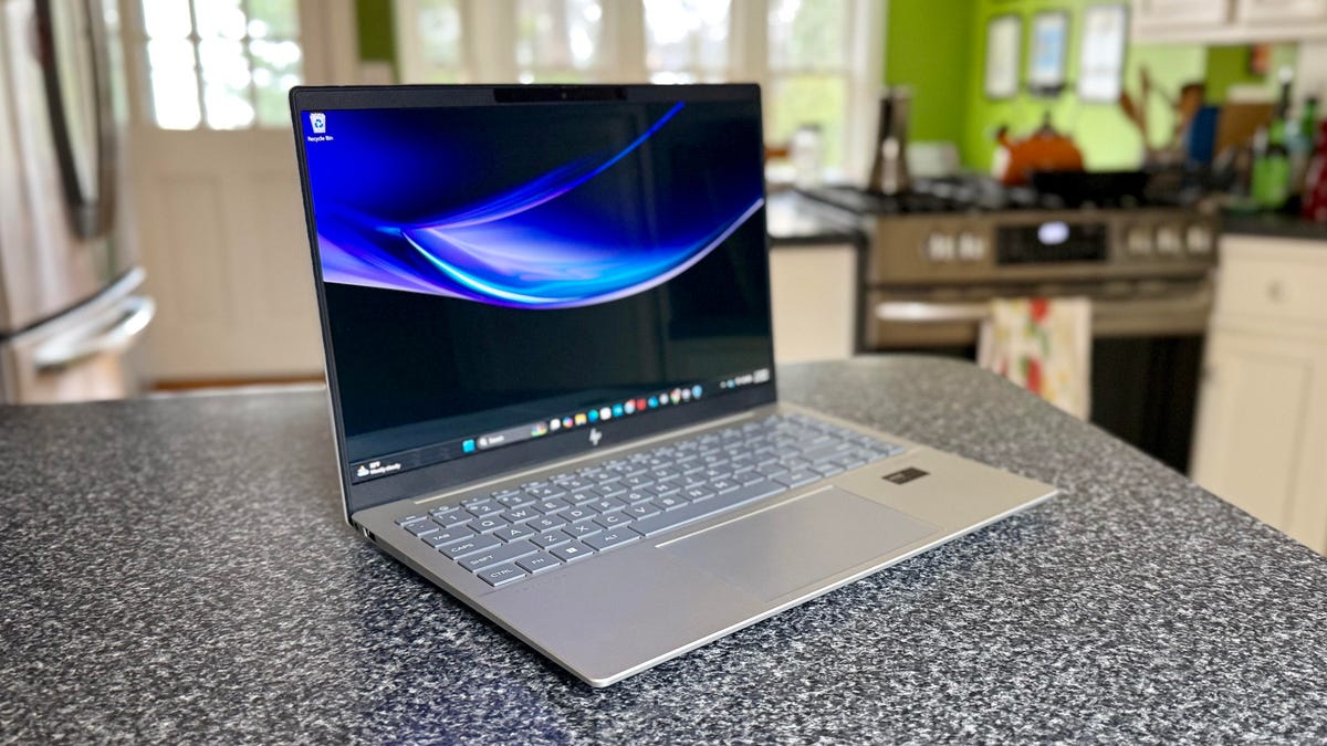 HP Pavilion Plus 14 （2025） 评测：经济实惠的 OLED 笔记本电脑，但存在致命缺陷