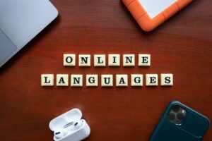 使用母语编写代码：Amazon Q Developer 走向全球