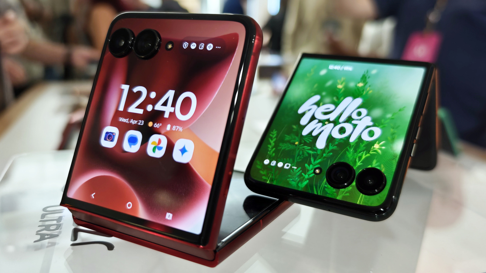 Moto Razr Ultra 第一眼：终于，真正的旗舰可折叠设备