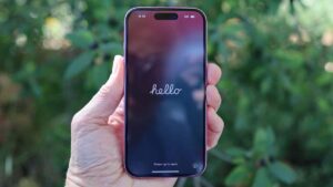 泄露的虚拟单元图像显示了 iPhone 17 Air 与 iPhone 17 Pro 相比看起来有多薄