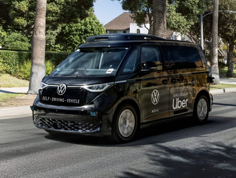 Volkswagen 和 Uber 将自动驾驶 ID. Buzz 电动货车带到洛杉矶