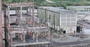 观看：令人惊叹的无人机视频显示前 Ifi Marino 工厂在科克港等待重大改造