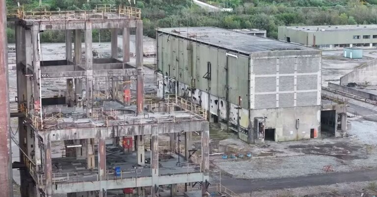 观看：令人惊叹的无人机视频显示前 Ifi Marino 工厂在科克港等待重大改造
