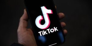 TikTok 正在添加社区笔记，但它采取的方法与 Meta 和 X 不同