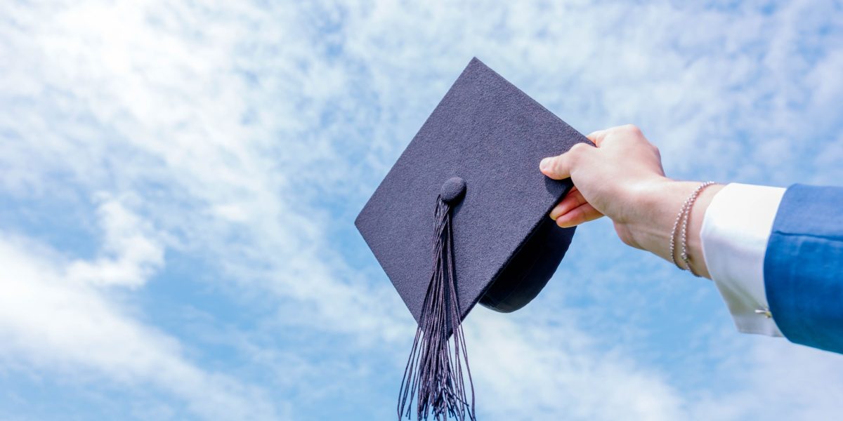 并非所有学位都是浪费时间和金钱：这些专业在大学毕业后将获得六位数的薪水