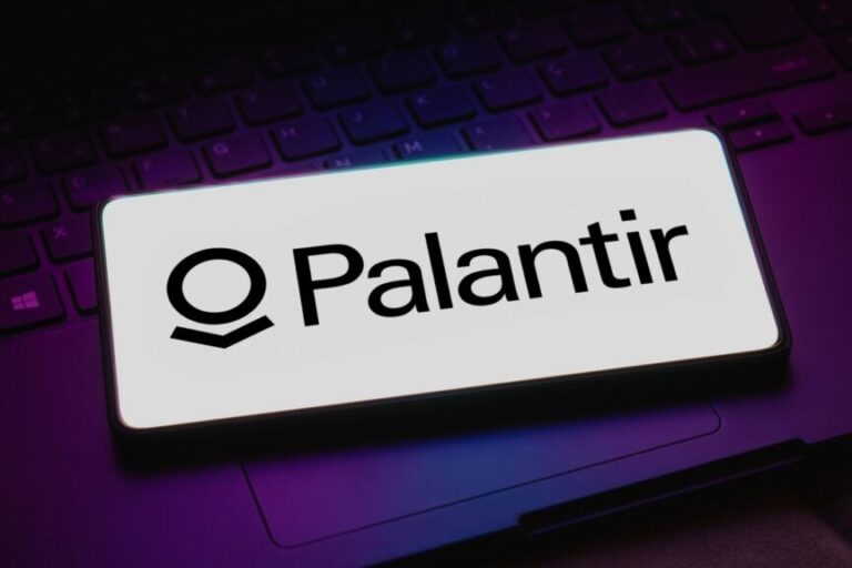 Palantir 首席执行官 Alex Karp 认为 AI 将效率提高了 10 倍,重塑了企业运营